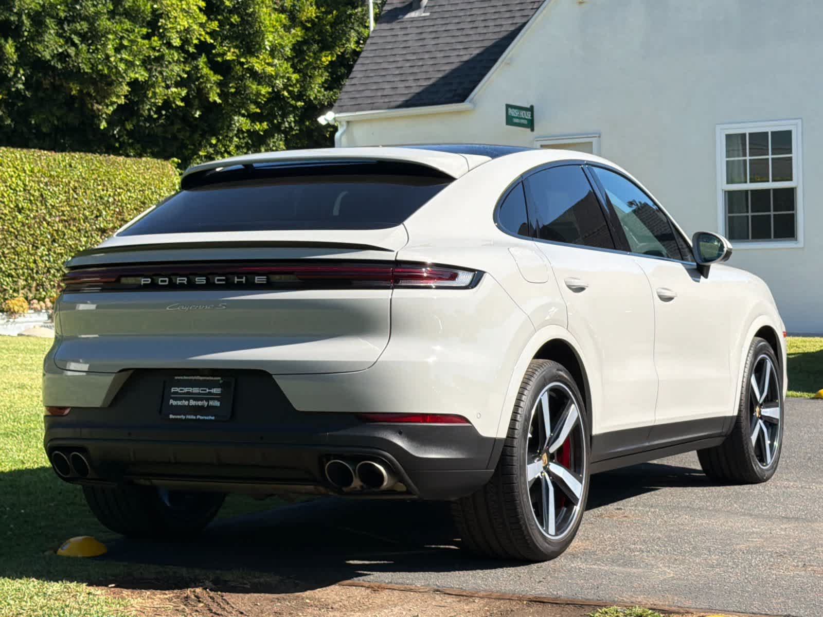 Used 2024 Porsche Cayenne S AWD/4WD image 8