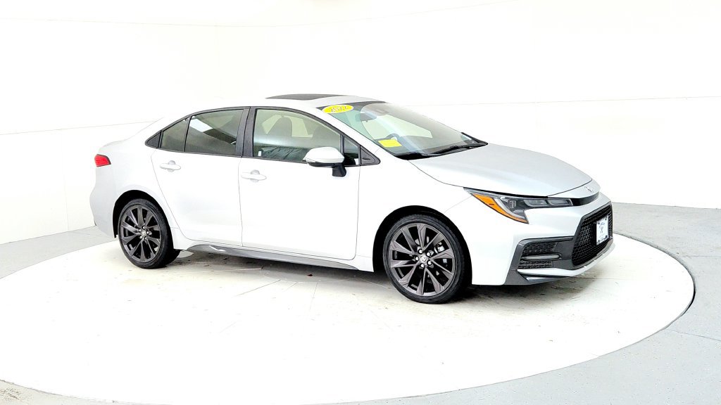 Used 2022 Toyota Corolla SE w/ SE Premium Package FWD image 7