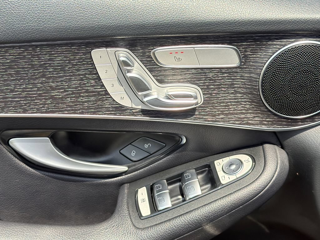Used 2022 Mercedes-Benz GLC 300 4MATIC w/ Premium Package Lite image 13