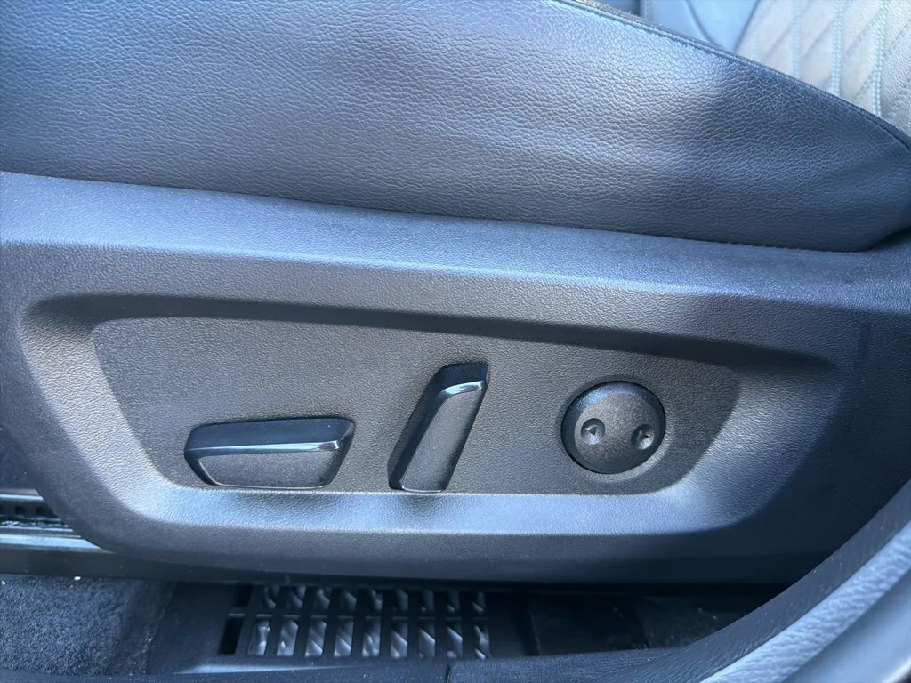 Used 2024 Mitsubishi Outlander 4WD Plug-In Hybrid image 12