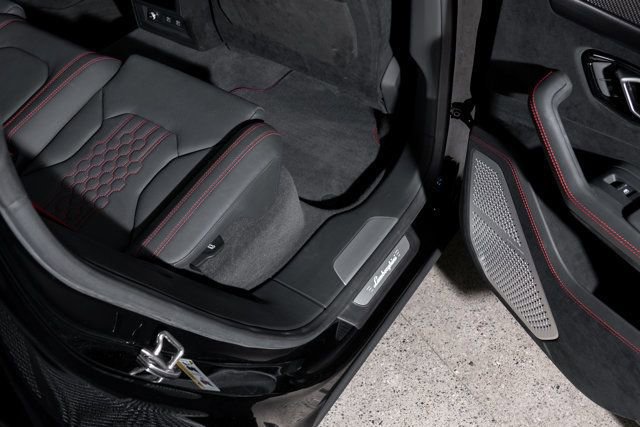 Used 2023 Lamborghini Urus Performante image 34
