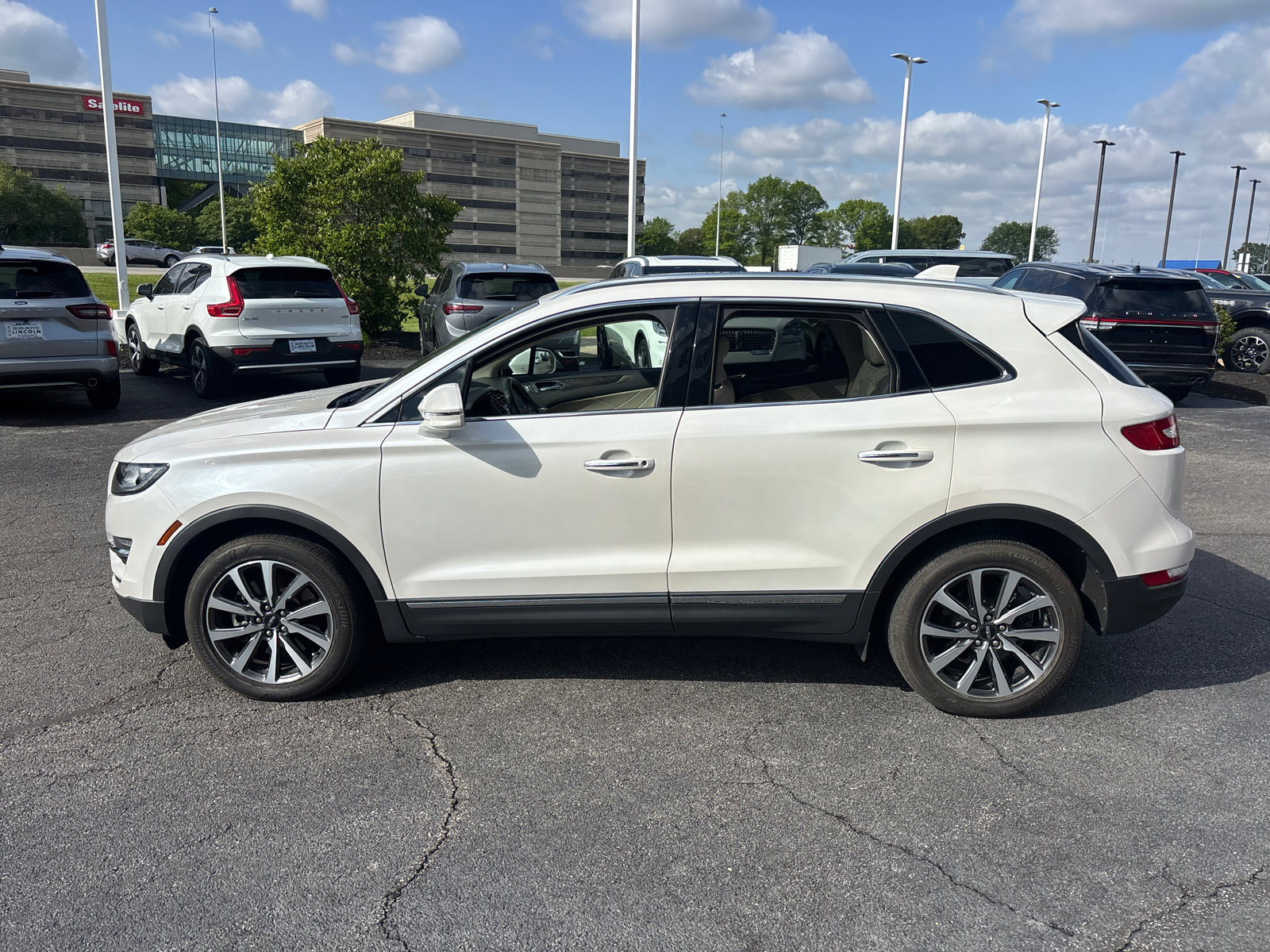 Used 2019 Lincoln MKC Reserve w/ MKC Climate Package AWD/4WD image 4