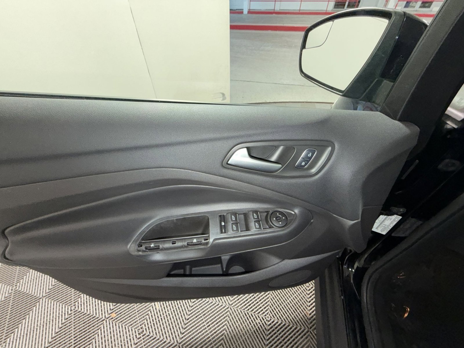 Used 2018 Ford C-MAX SE w/ Interior Protection Package image 15