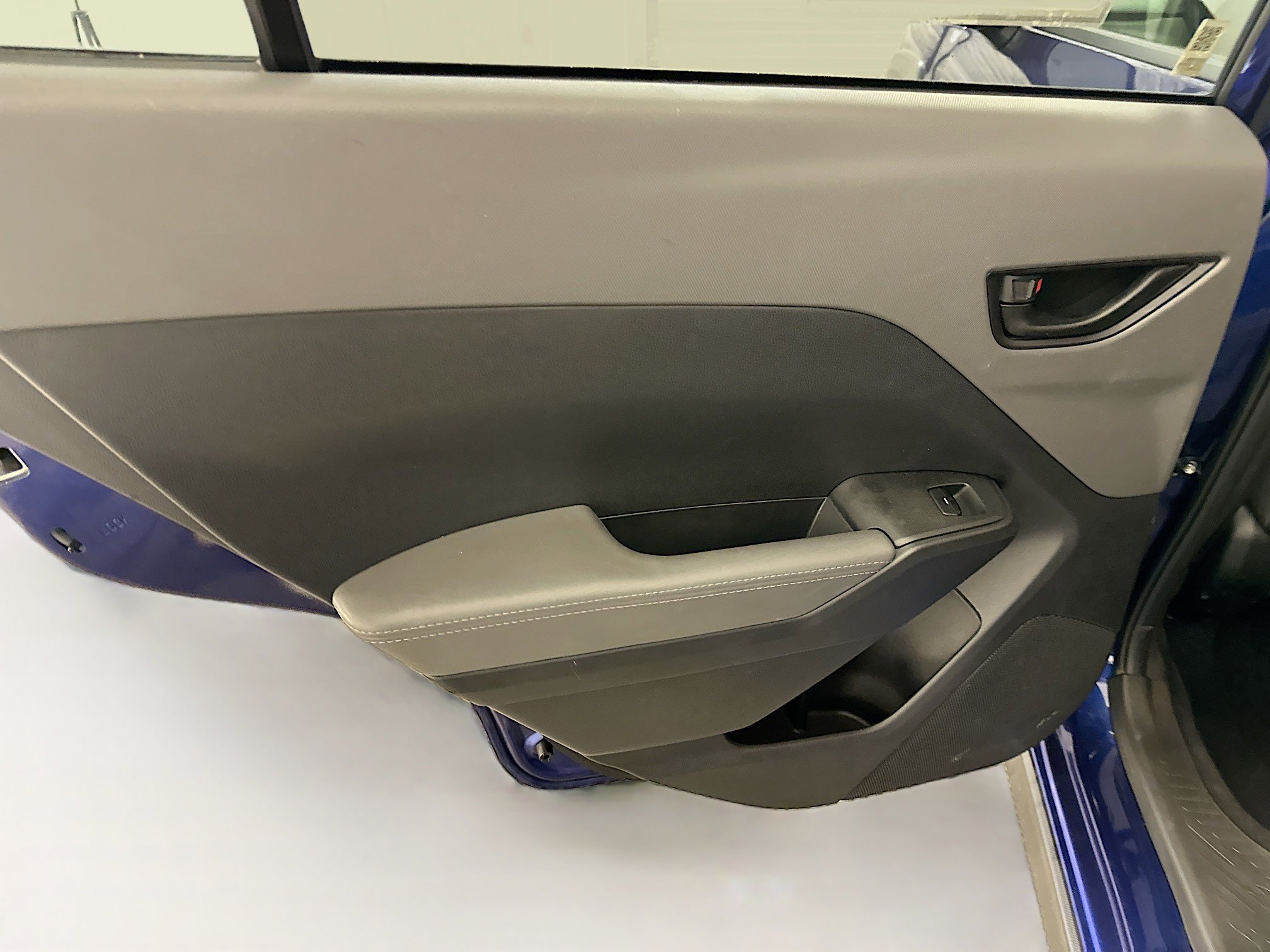 Used 2025 Subaru Crosstrek 2.0i Premium image 27