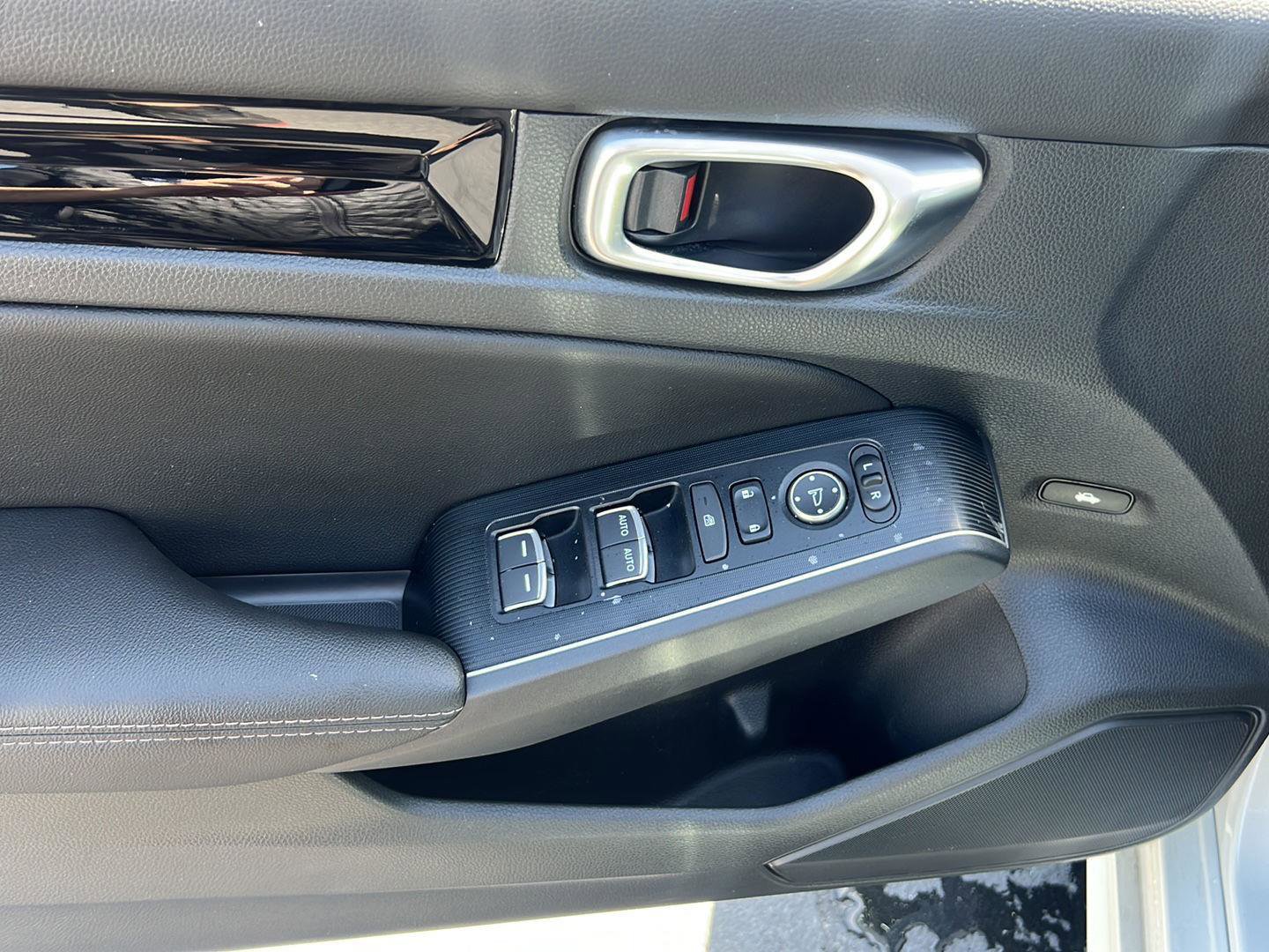 Used 2023 Honda Civic Touring image 14