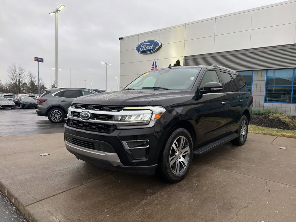 Used 2024 Ford Expedition Limited image 3
