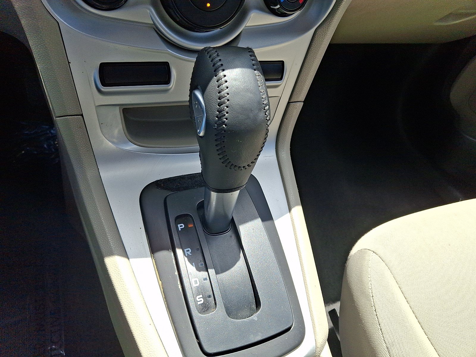 Used 2015 Ford Fiesta SE FWD image 13