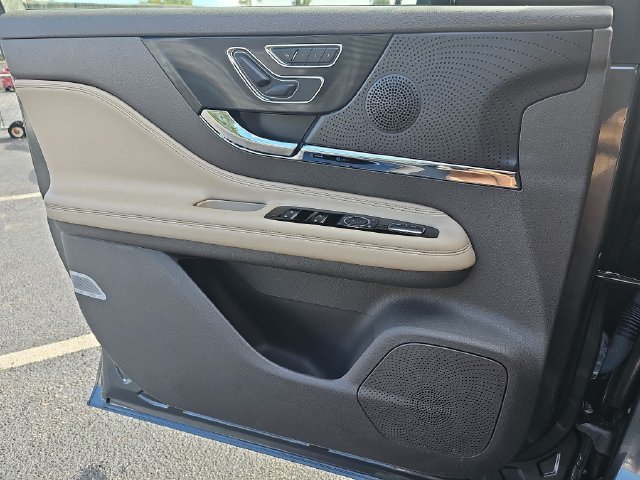 Used 2023 Lincoln Corsair FWD image 31