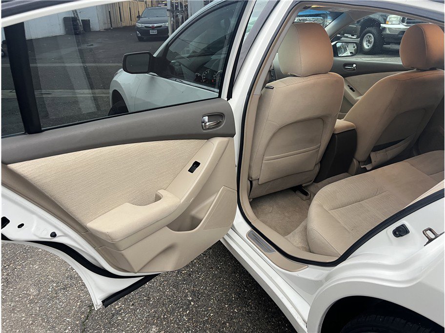 Used 2010 Nissan Altima Hybrid Sedan image 11