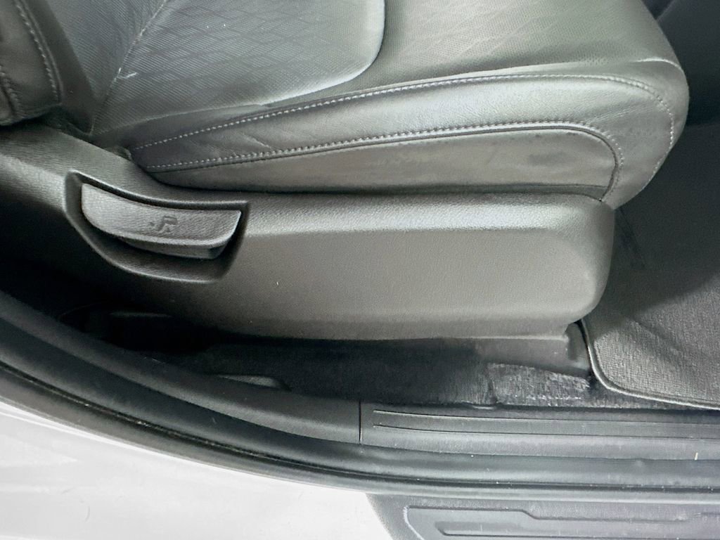Used 2022 Kia Carnival LX FWD image 23