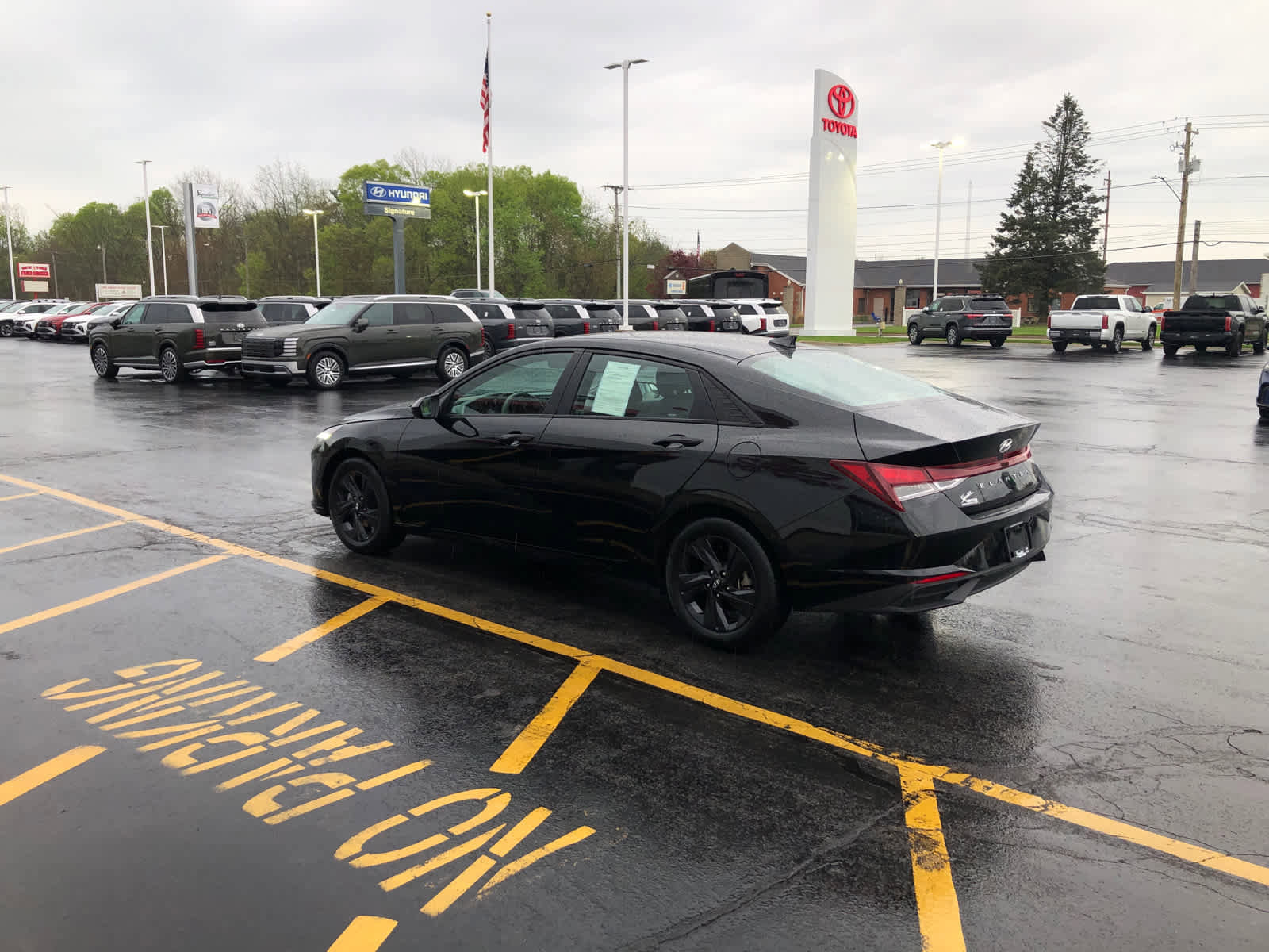 Used 2023 Hyundai Elantra SEL w/ Cargo Package FWD image 3