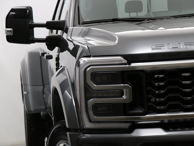 New 2026 Ford F450 Platinum image 4