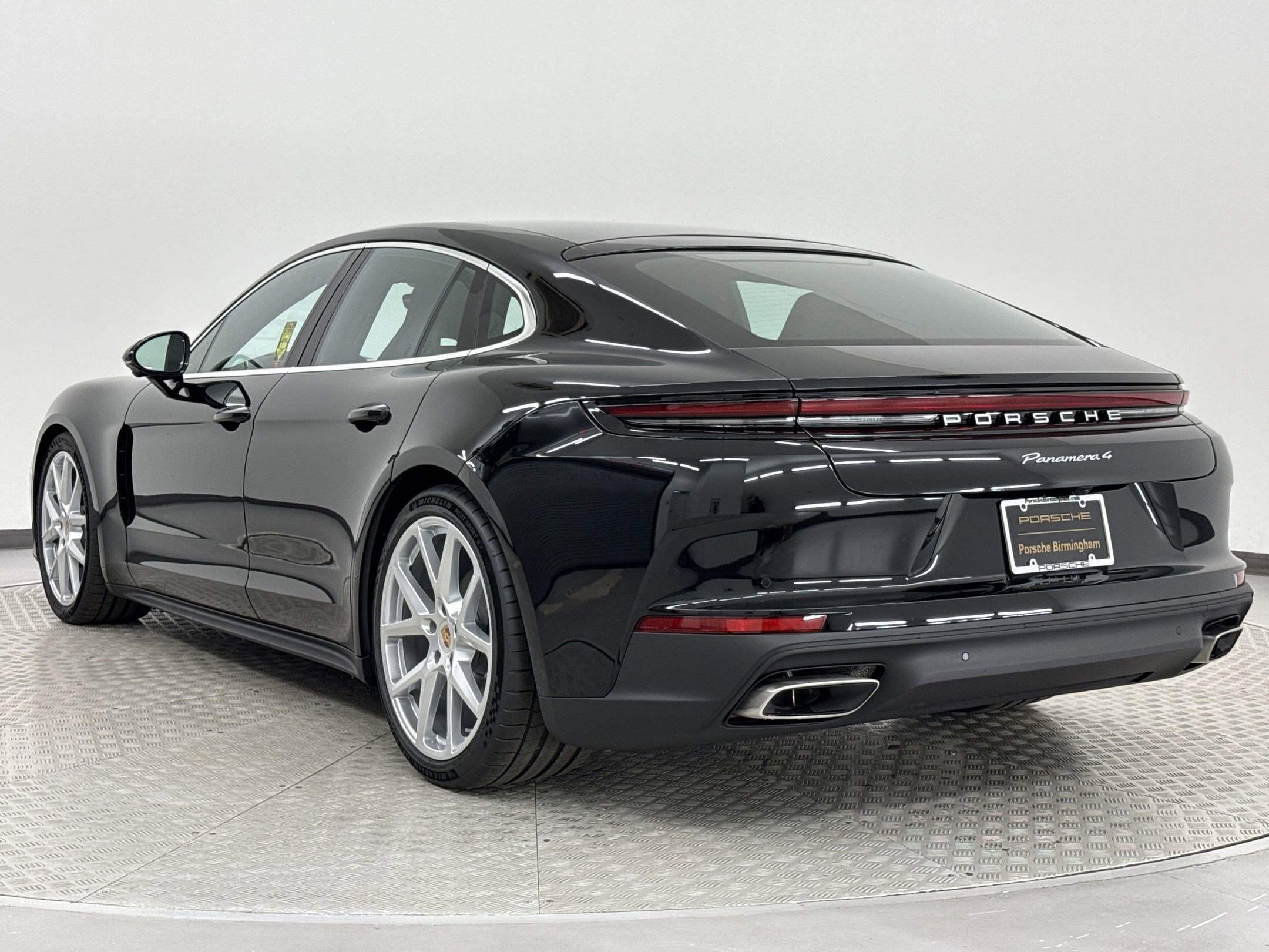 New 2025 Porsche Panamera 4 image 3