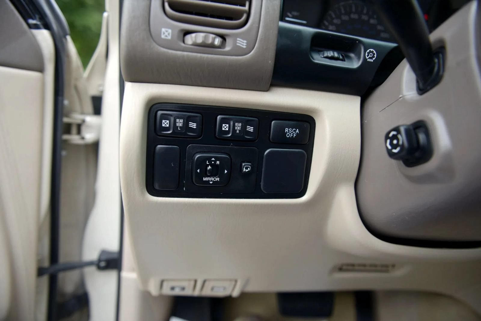 Used 2005 Lexus LX 470 4WD image 78