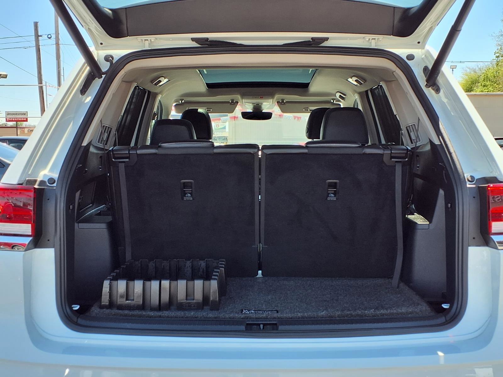 Used 2021 Volkswagen Atlas SEL Premium image 16