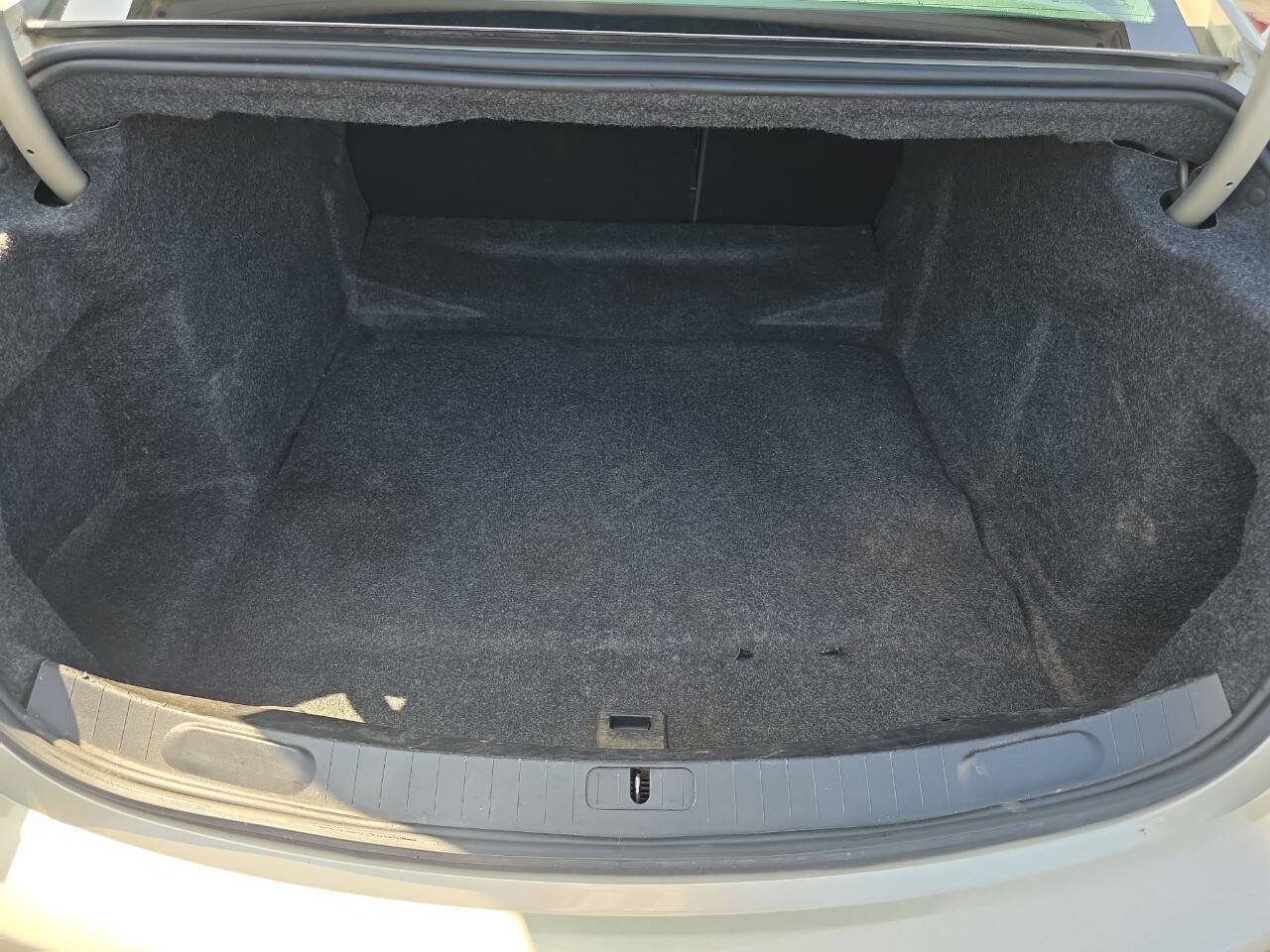 Used 2015 Chevrolet Impala LTZ FWD image 12