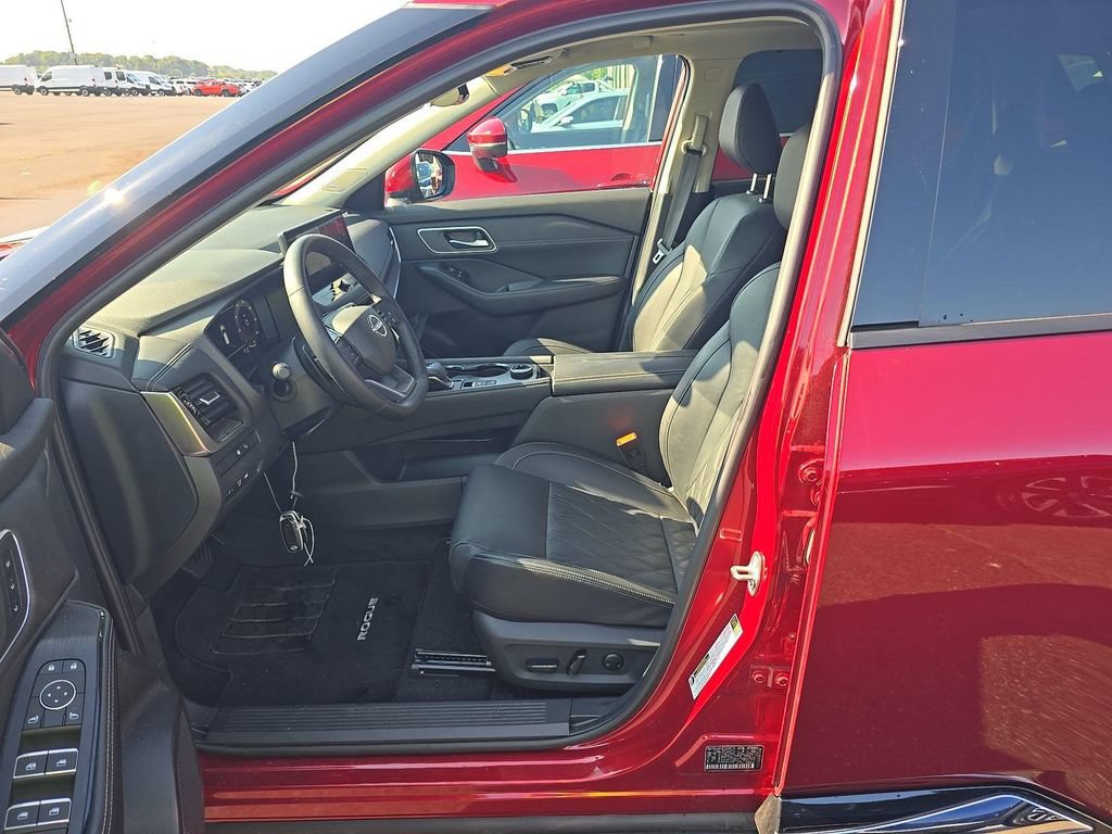 Certified 2026 Nissan Rogue Platinum w/ Platinum Premium Package AWD/4WD image 13