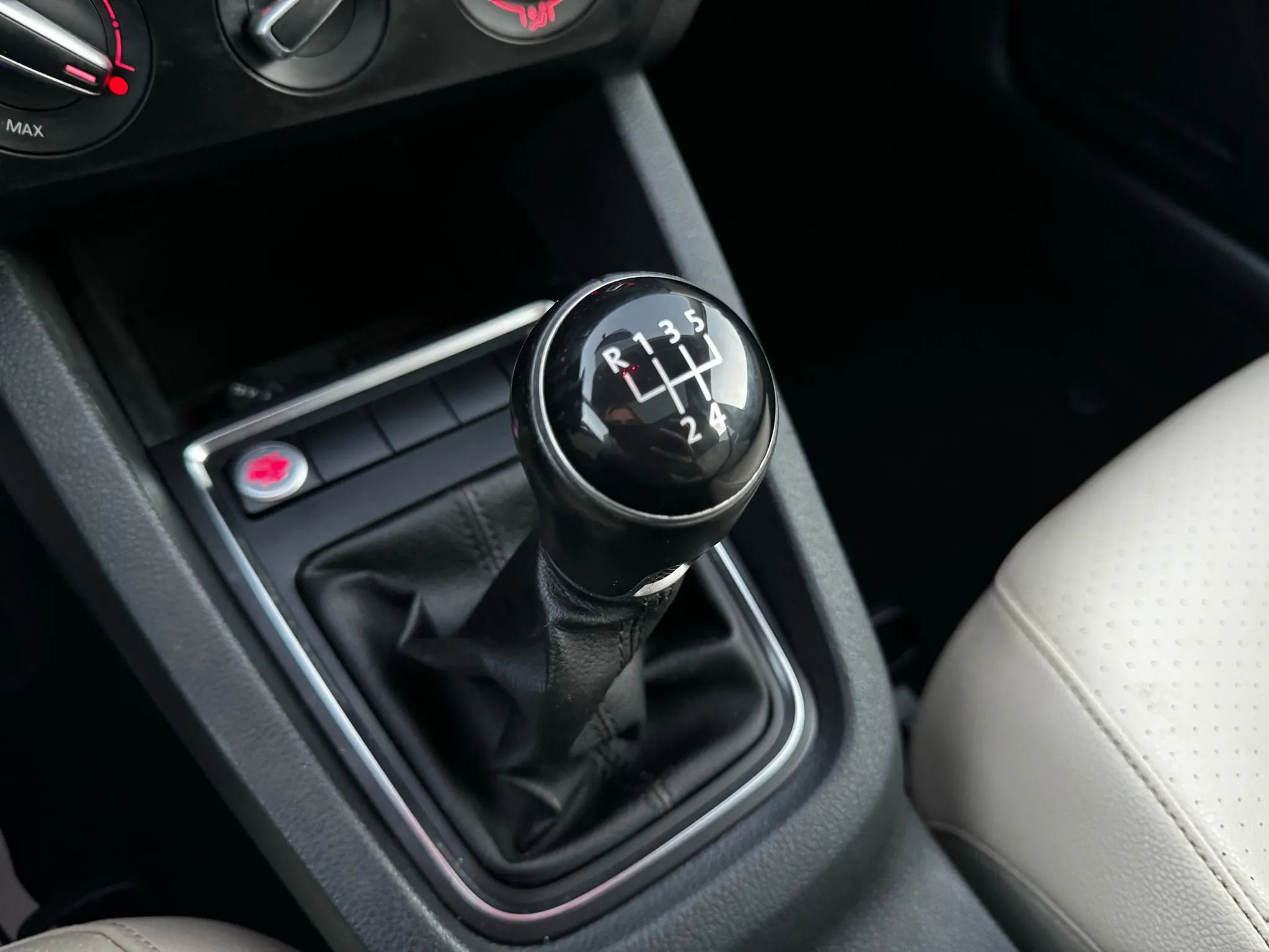 Used 2017 Volkswagen Jetta SE image 22