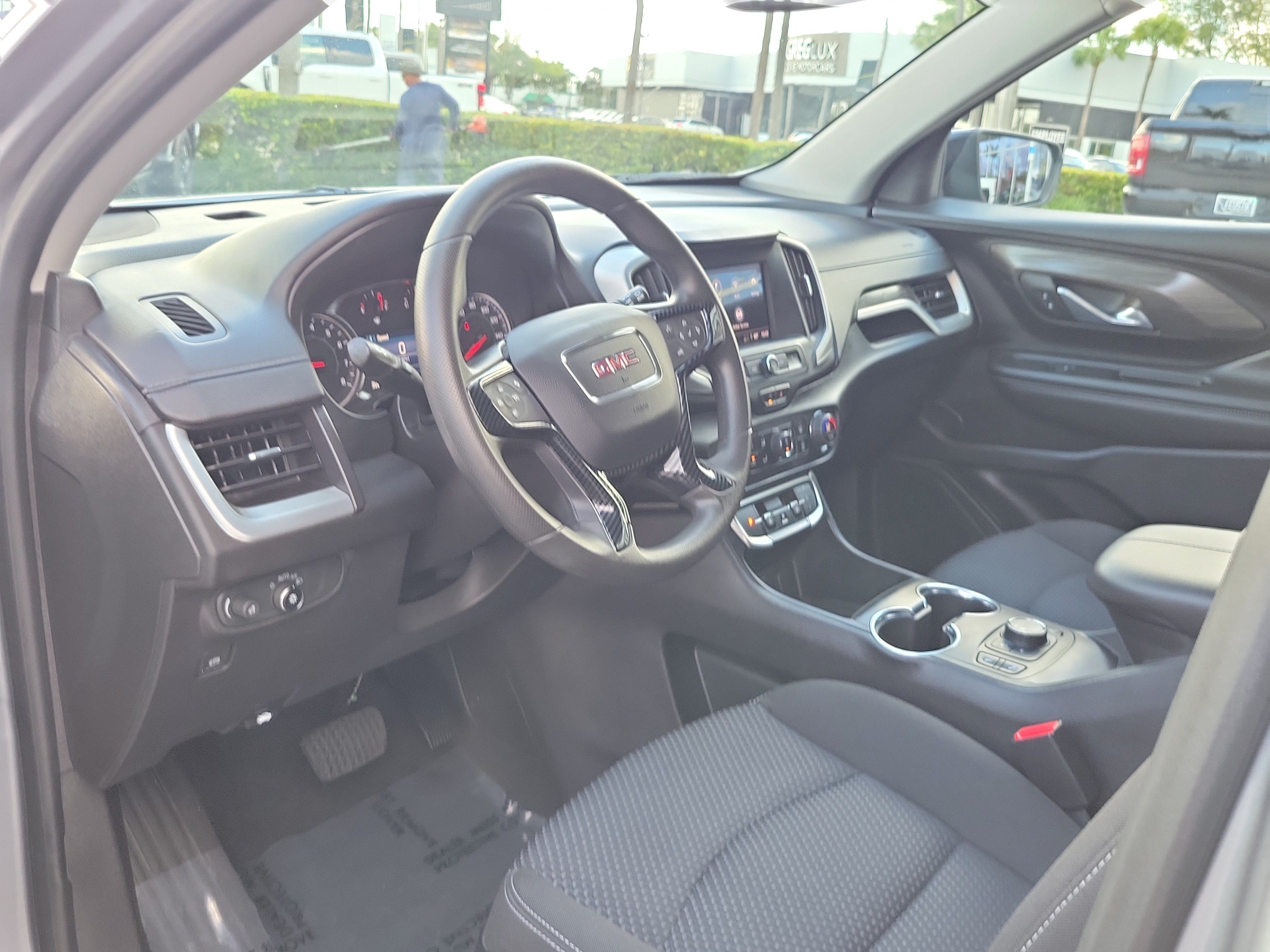 Used 2024 GMC Terrain SLE w/ Driver Convenience Package FWD image 9