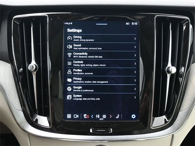 Used 2024 Volvo V60 B5 Cross Country Plus image 15