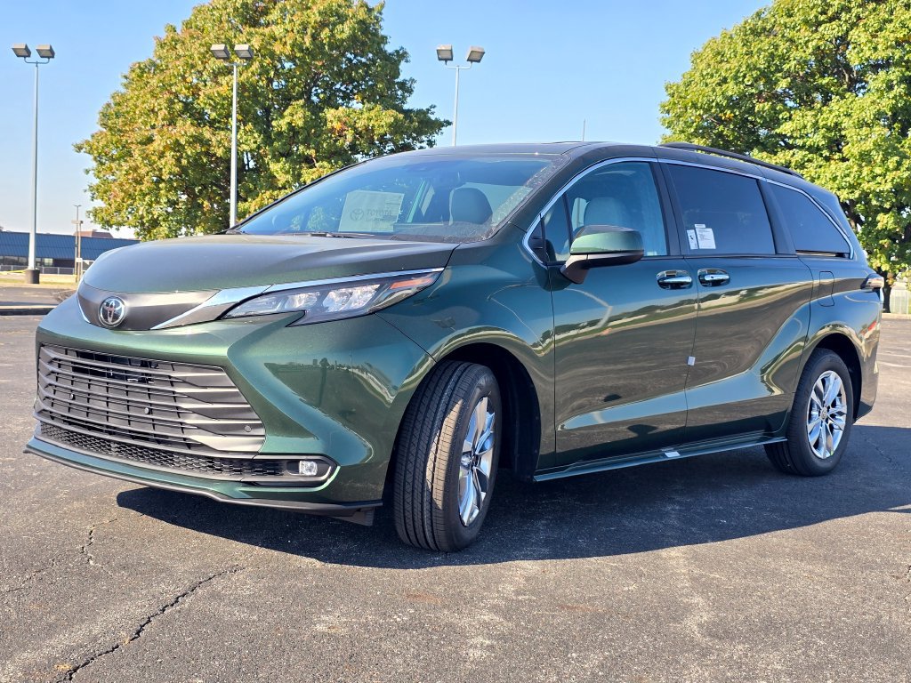 New 2026 Toyota Sienna XLE FWD image 13