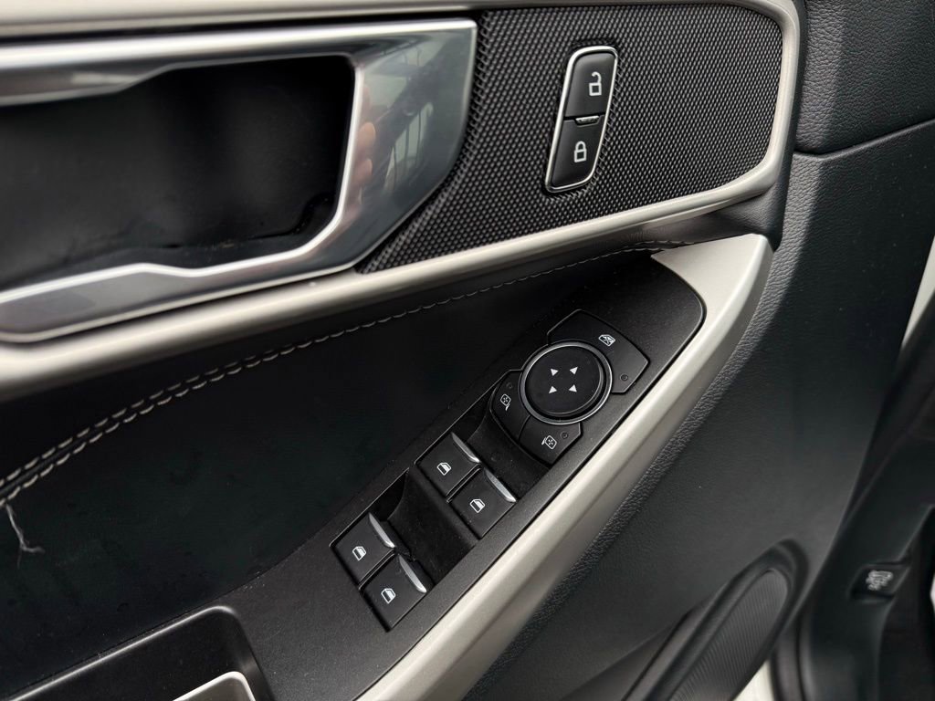 Used 2022 Ford Explorer XLT w/ Equipment Group 202A image 13