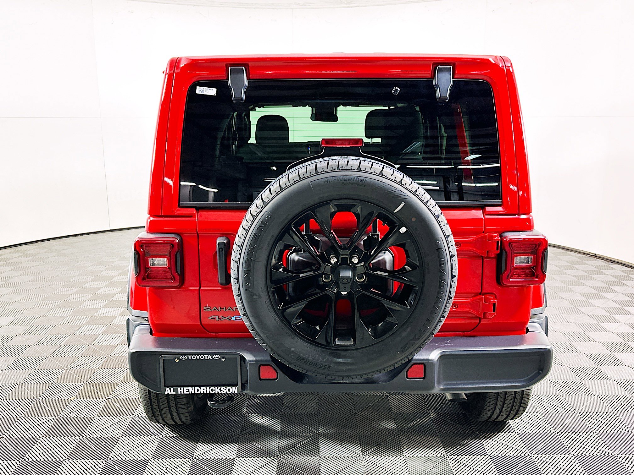 Used 2025 Jeep Wrangler Sahara image 4