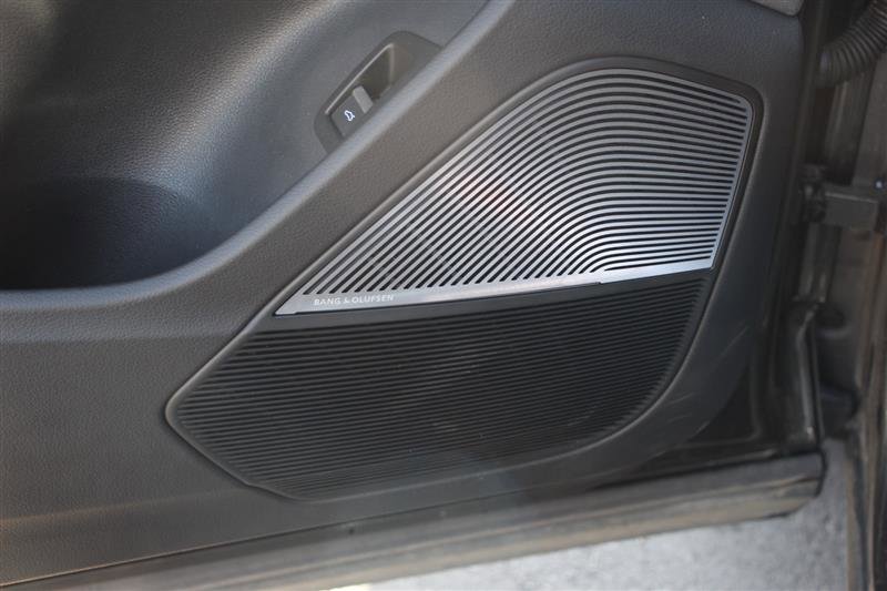 Used 2022 Audi RS Q8 w/ Carbon Optic Package image 53