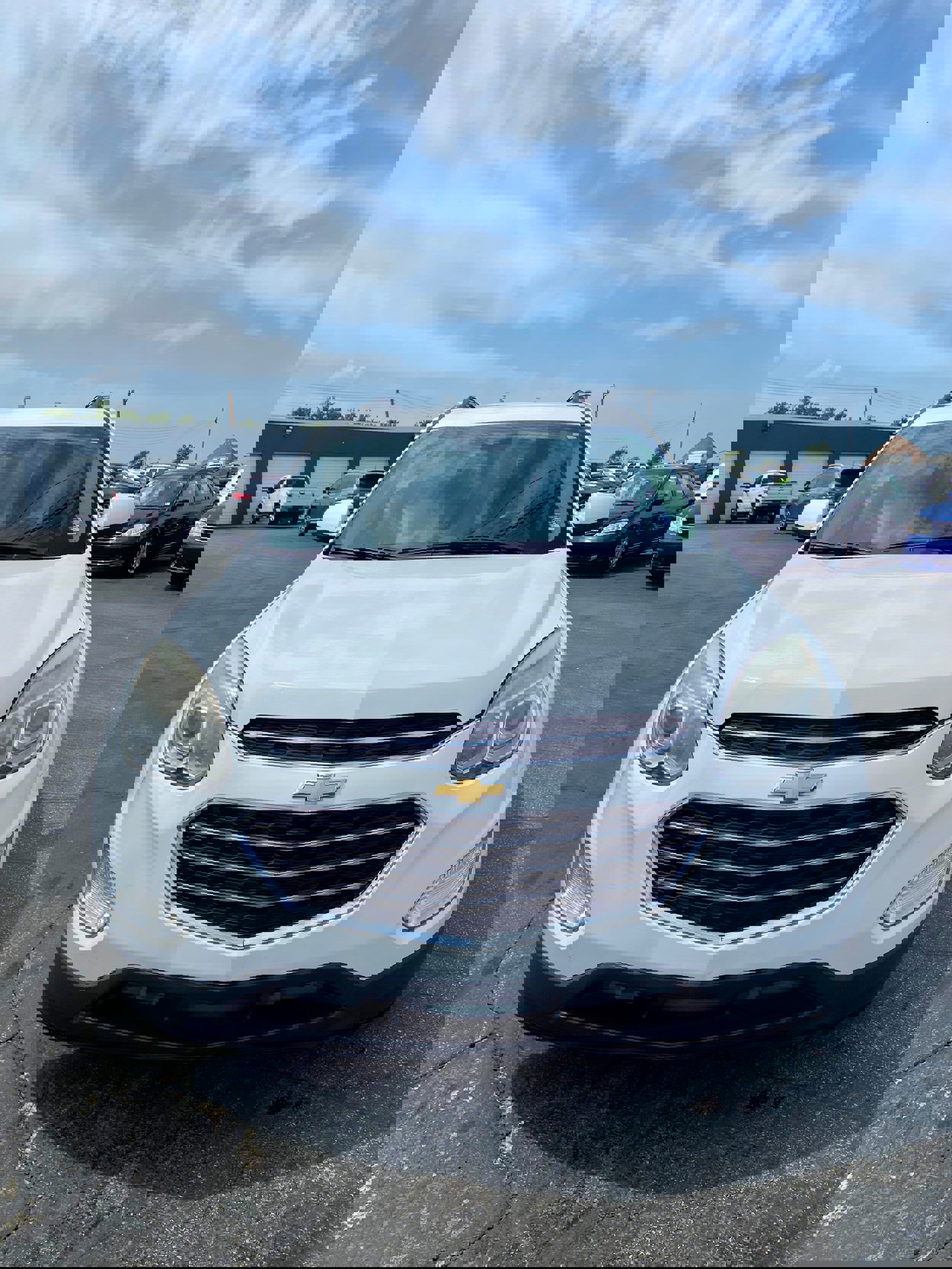 Used 2017 Chevrolet Equinox LT image 2