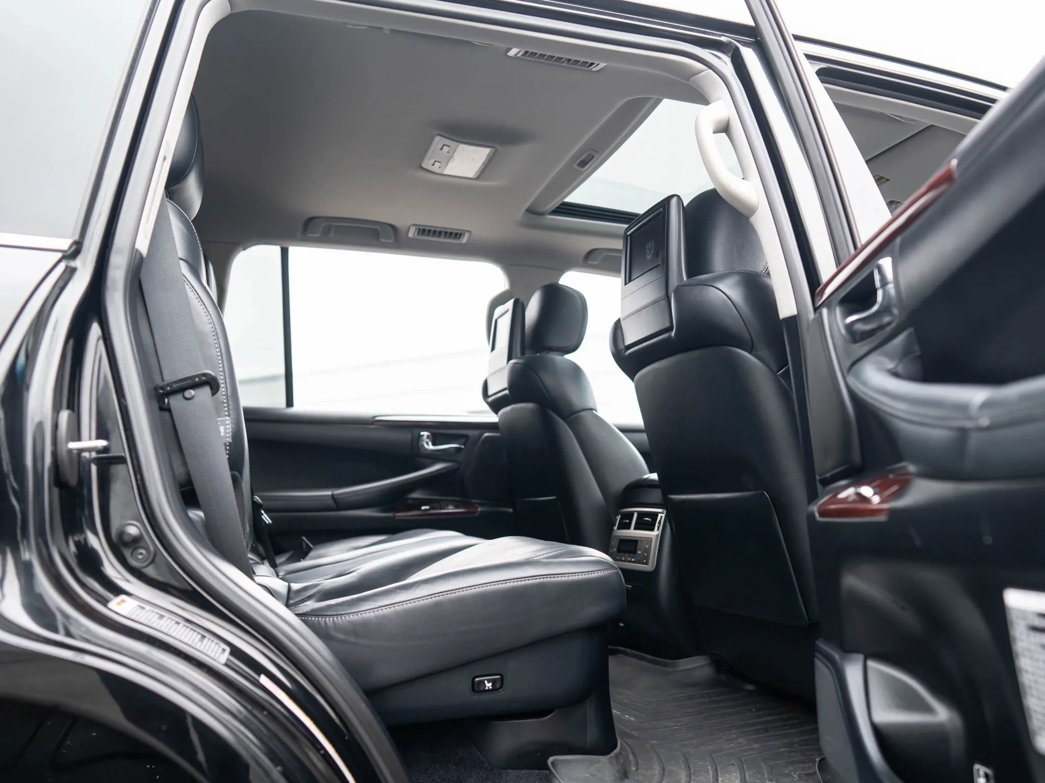 Used 2015 Lexus LX 570 4WD image 21