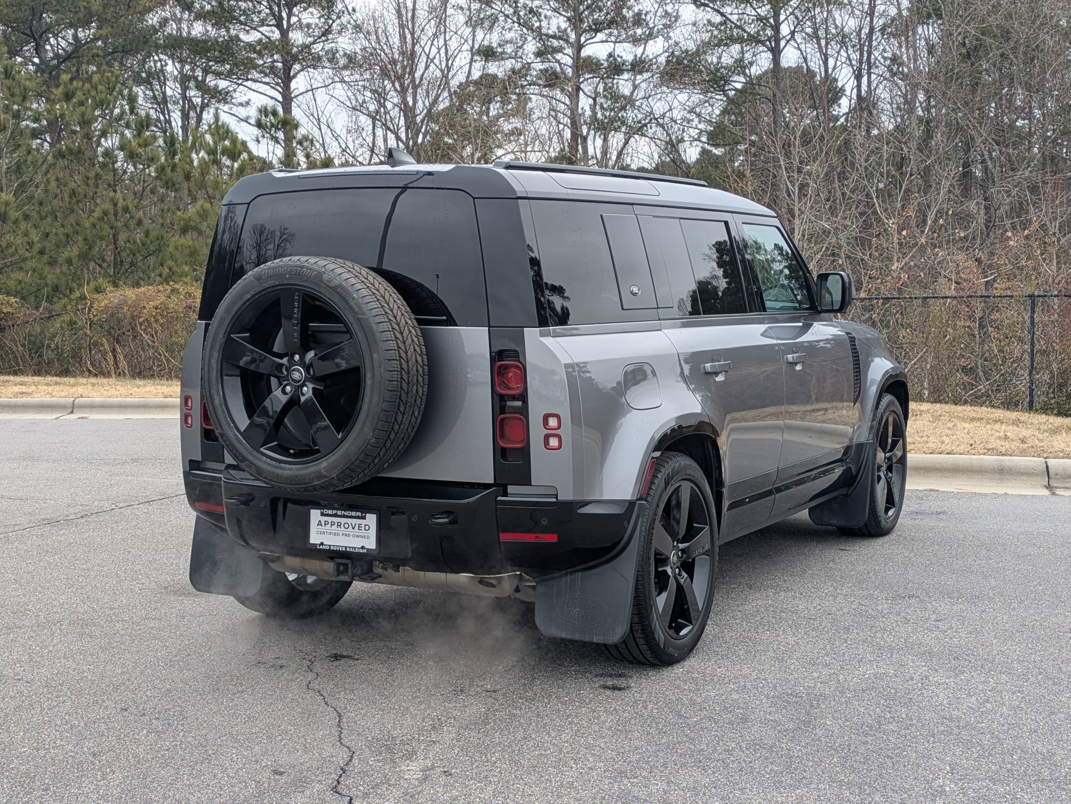 Certified 2024 Land Rover Defender 110 X-Dynamic SE image 5