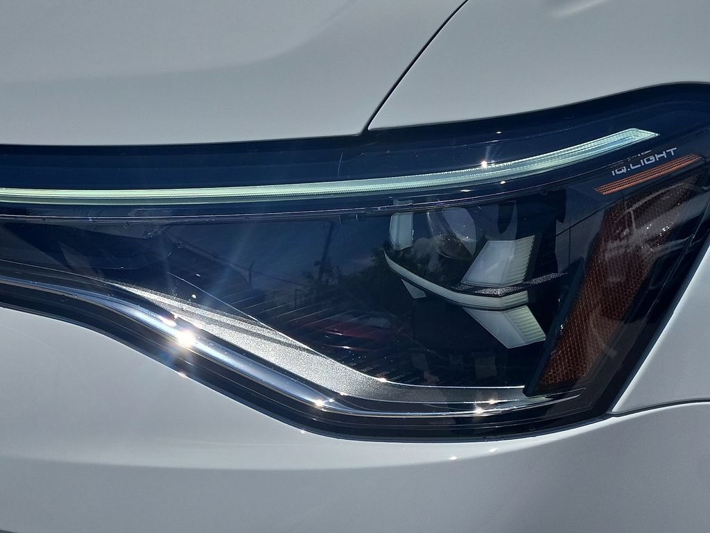 New 2026 Volkswagen Taos SE FWD image 7