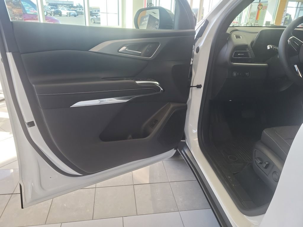 New 2026 Chevrolet Traverse LT w/ LPO, Floor Liner Package image 11