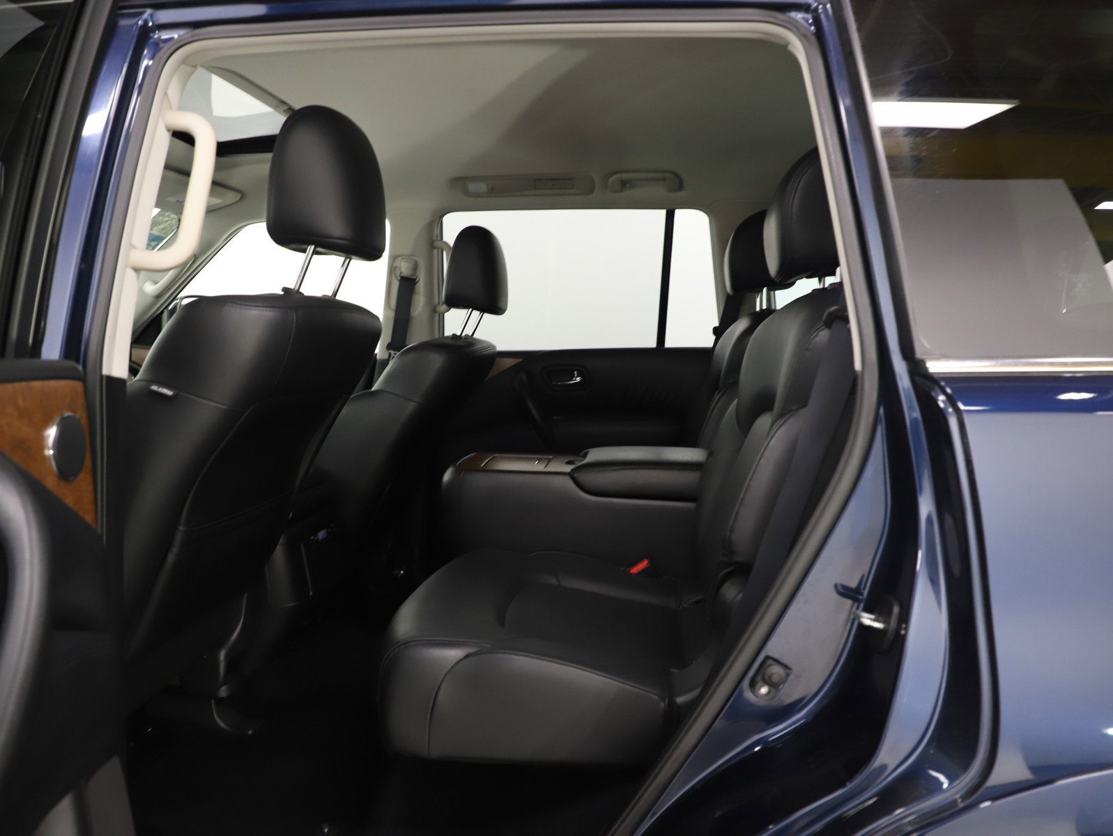 Used 2023 Nissan Armada SL w/ Captain's Chairs Package image 20