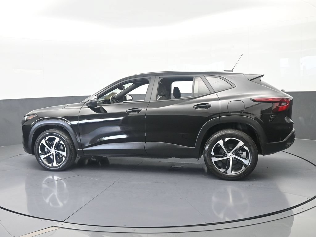 Used 2025 Chevrolet Trax RS w/ Driver Confidence Package FWD image 3