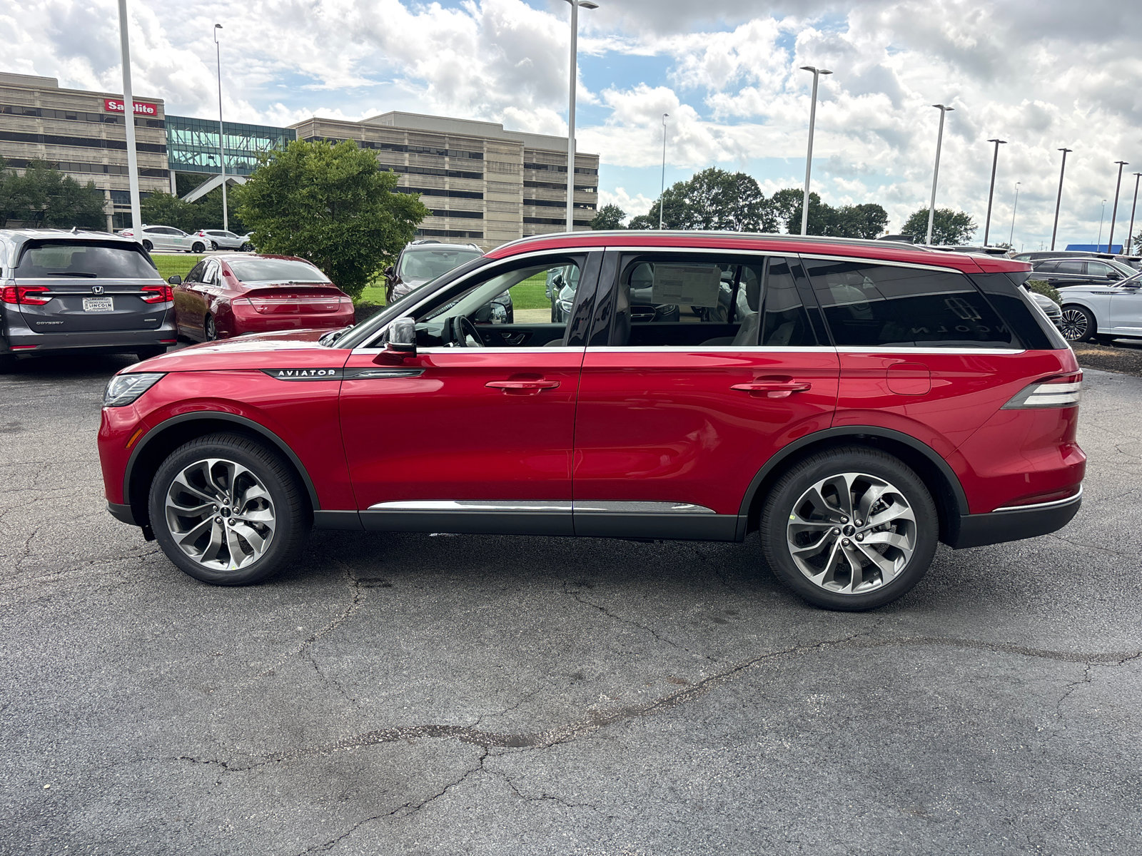 New 2026 Lincoln Aviator AWD image 4