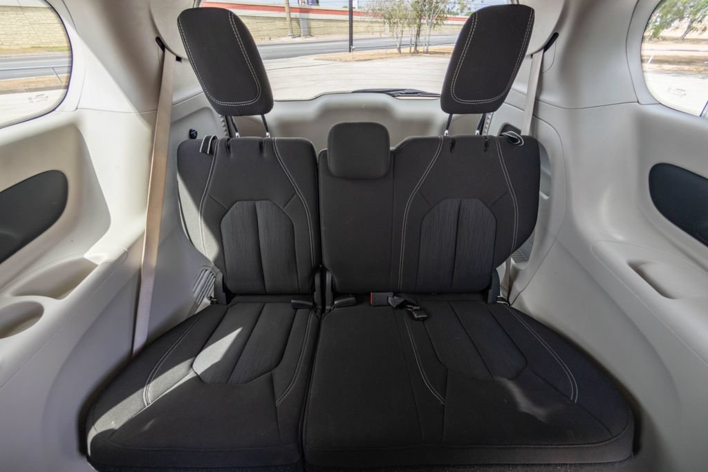 Used 2023 Chrysler Voyager LX FWD image 16