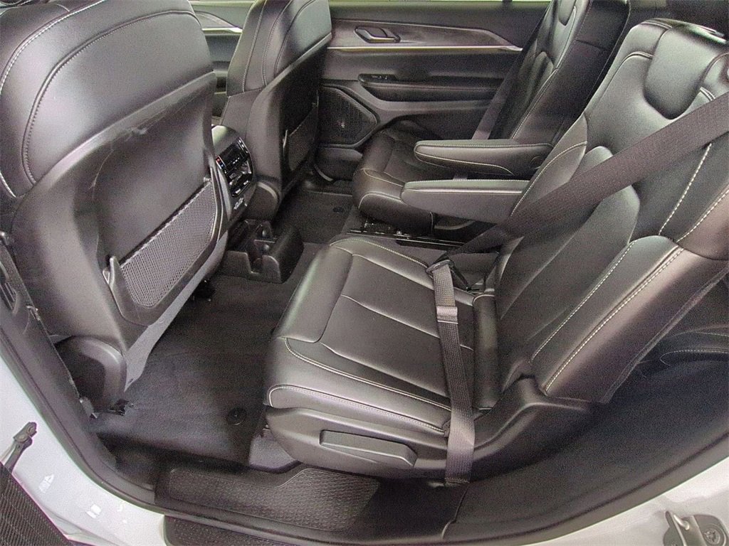 Used 2024 Jeep Grand Cherokee L Limited image 25