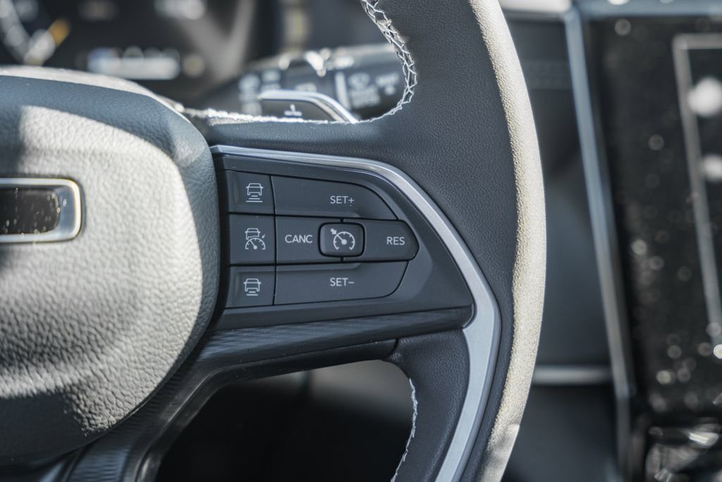 New 2025 Jeep Grand Cherokee Laredo X w/ Luxury Tech Group I image 28