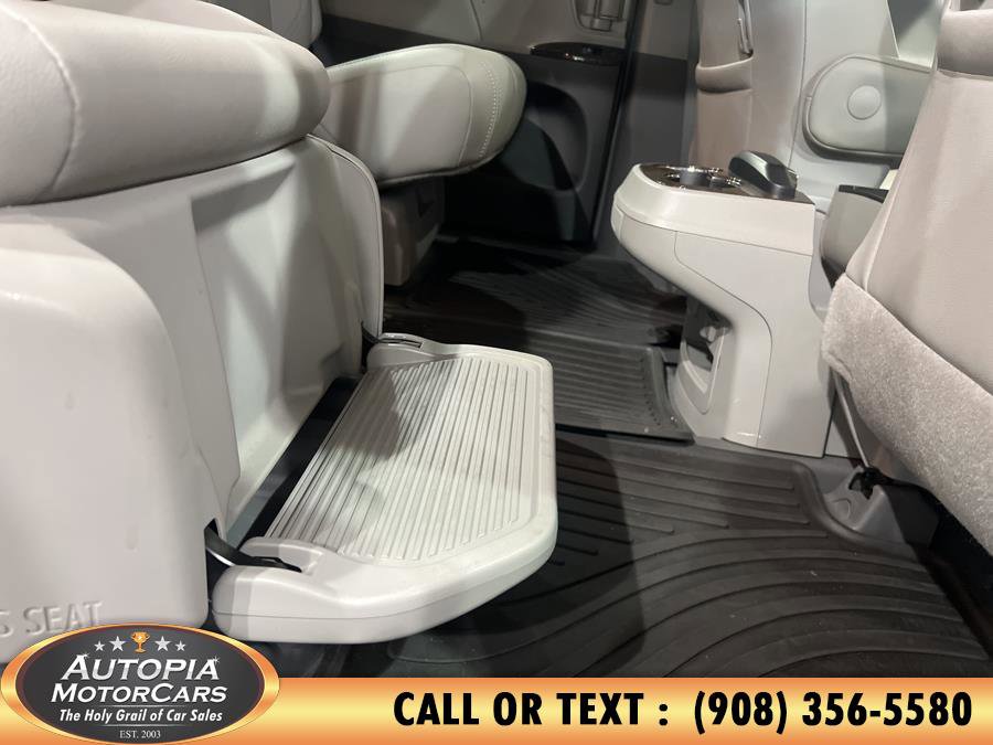 Used 2019 Toyota Sienna XLE image 24