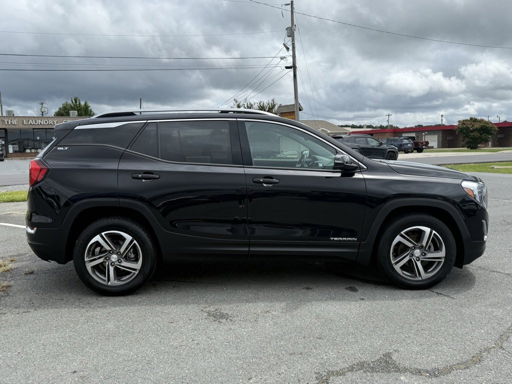 Used 2021 GMC Terrain SLT image 2
