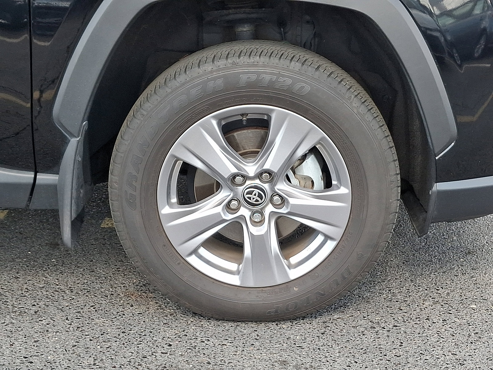 Used 2024 Toyota RAV4 XLE w/ Convenience Package image 8