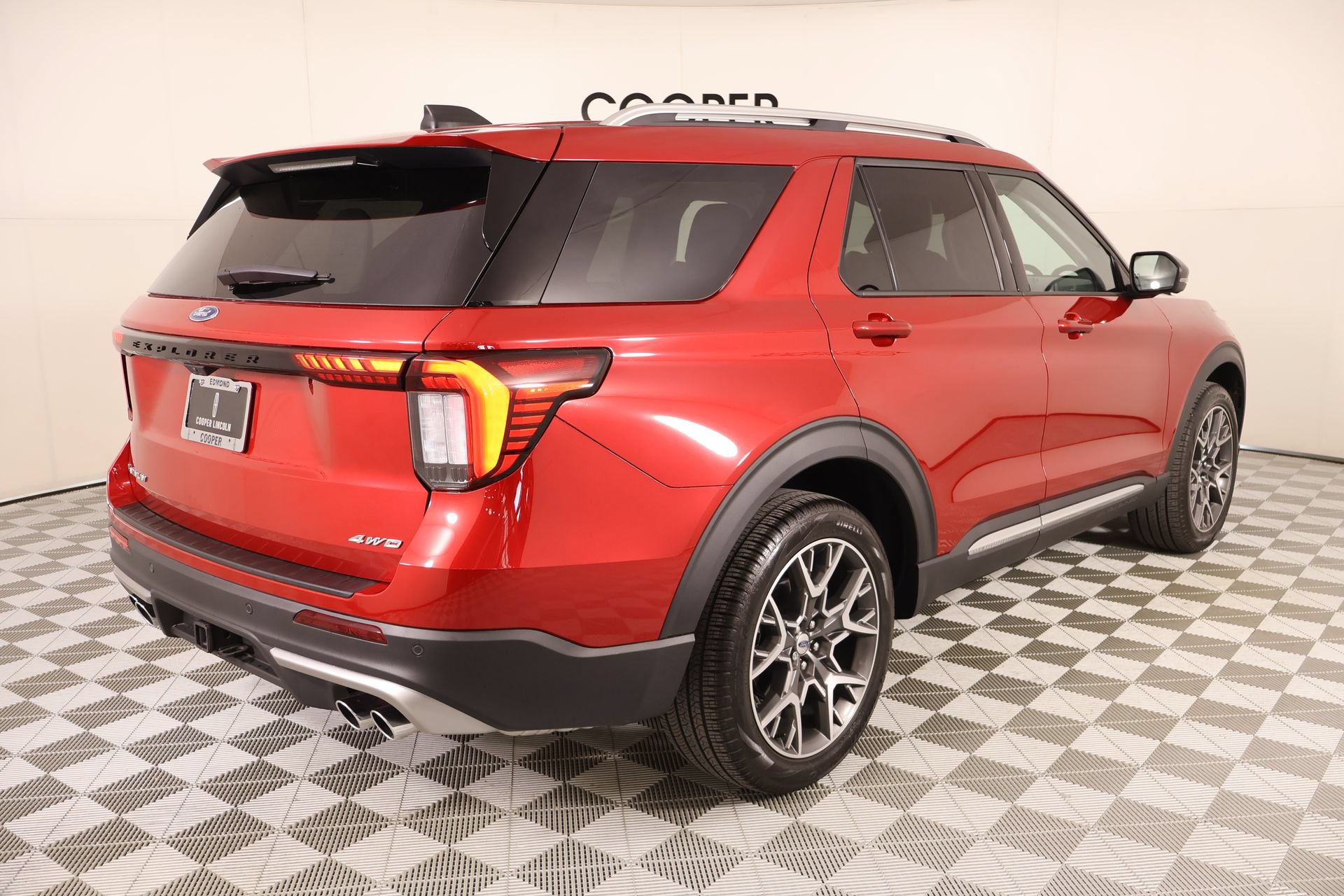 Used 2025 Ford Explorer Platinum w/ Ultimate Package AWD/4WD image 24