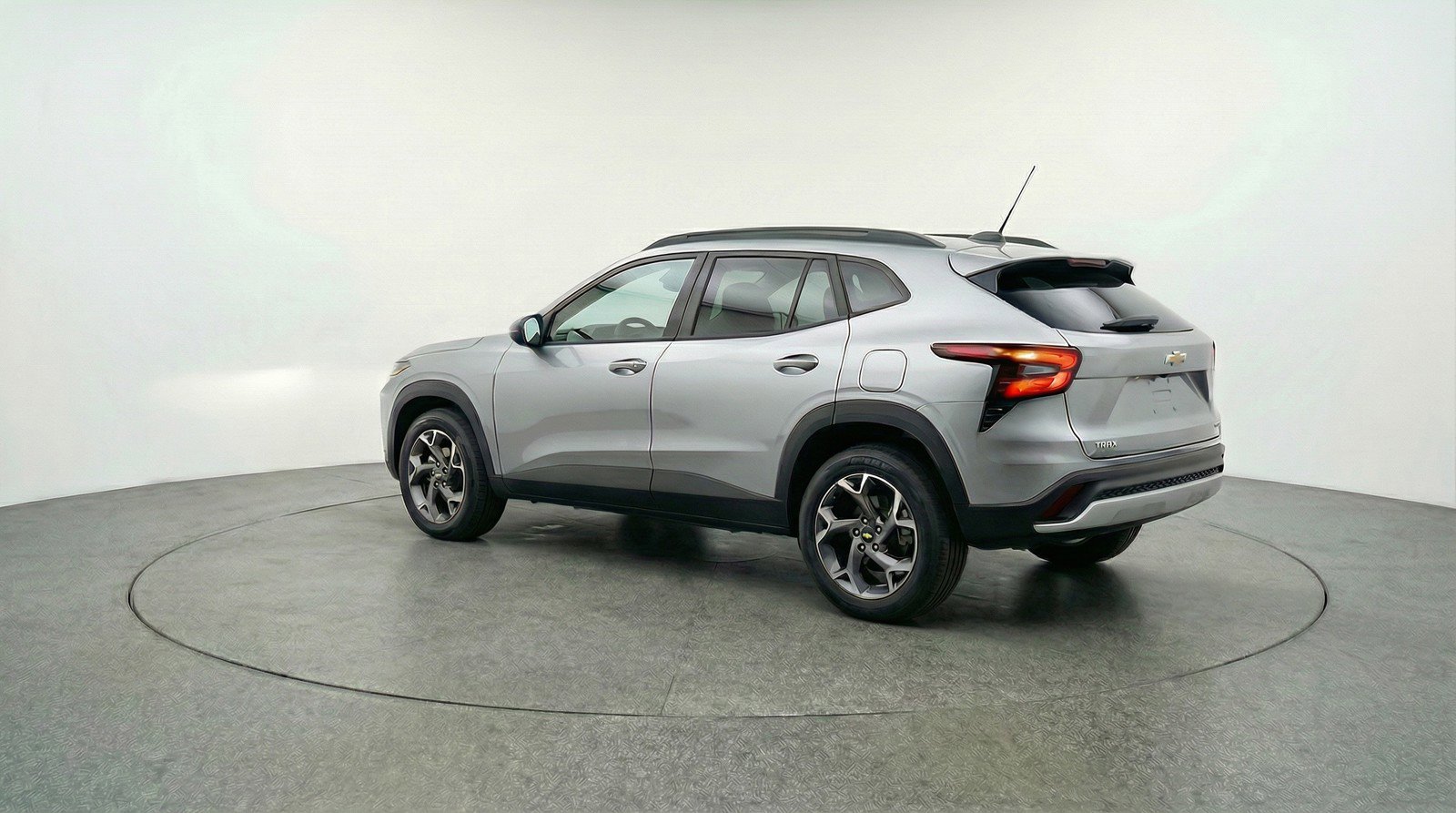 Used 2025 Chevrolet Trax LT FWD image 6