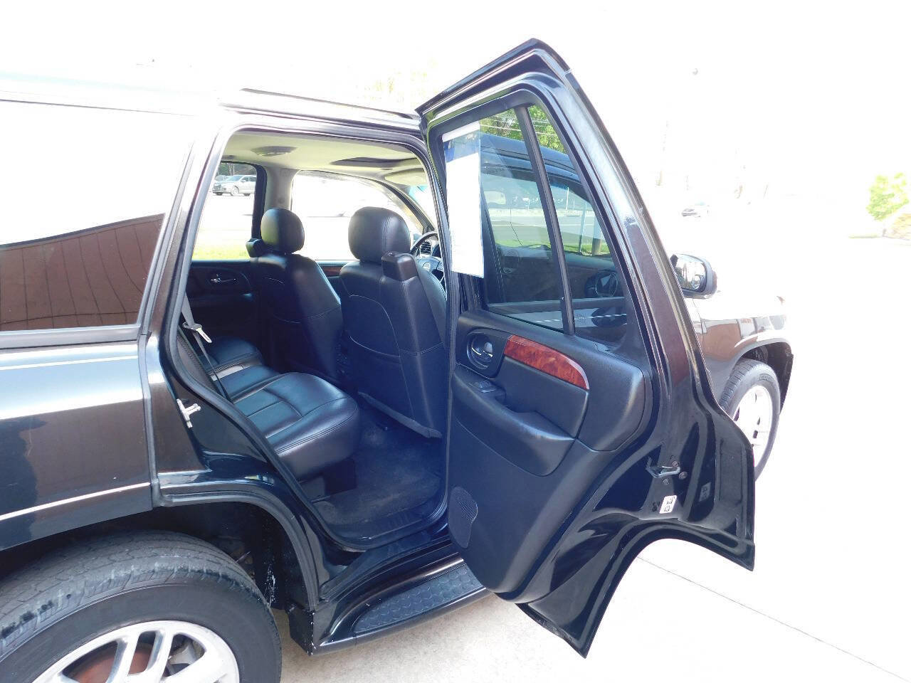 Used 2009 GMC Envoy Denali w/ Sun And 6-Disc Cd Package image 25