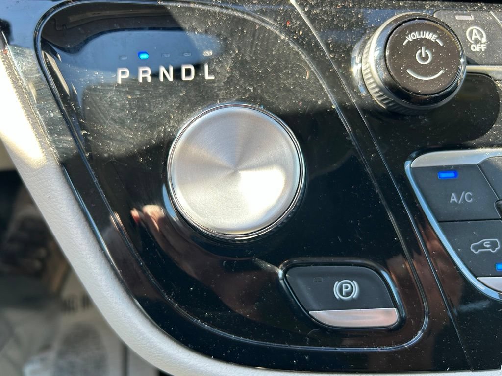Used 2023 Chrysler Pacifica Touring-L FWD image 25