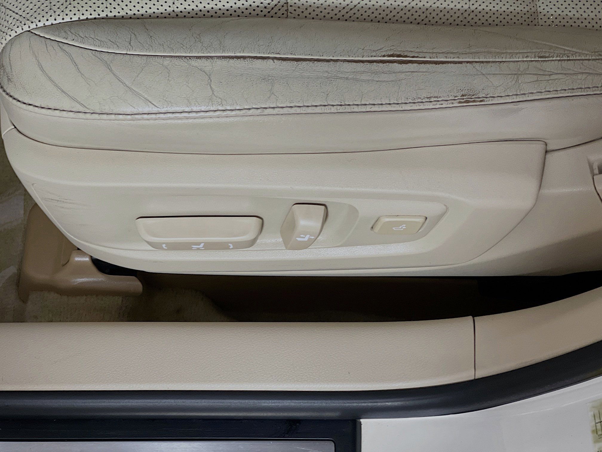 Used 2013 Lexus ES 300h image 16