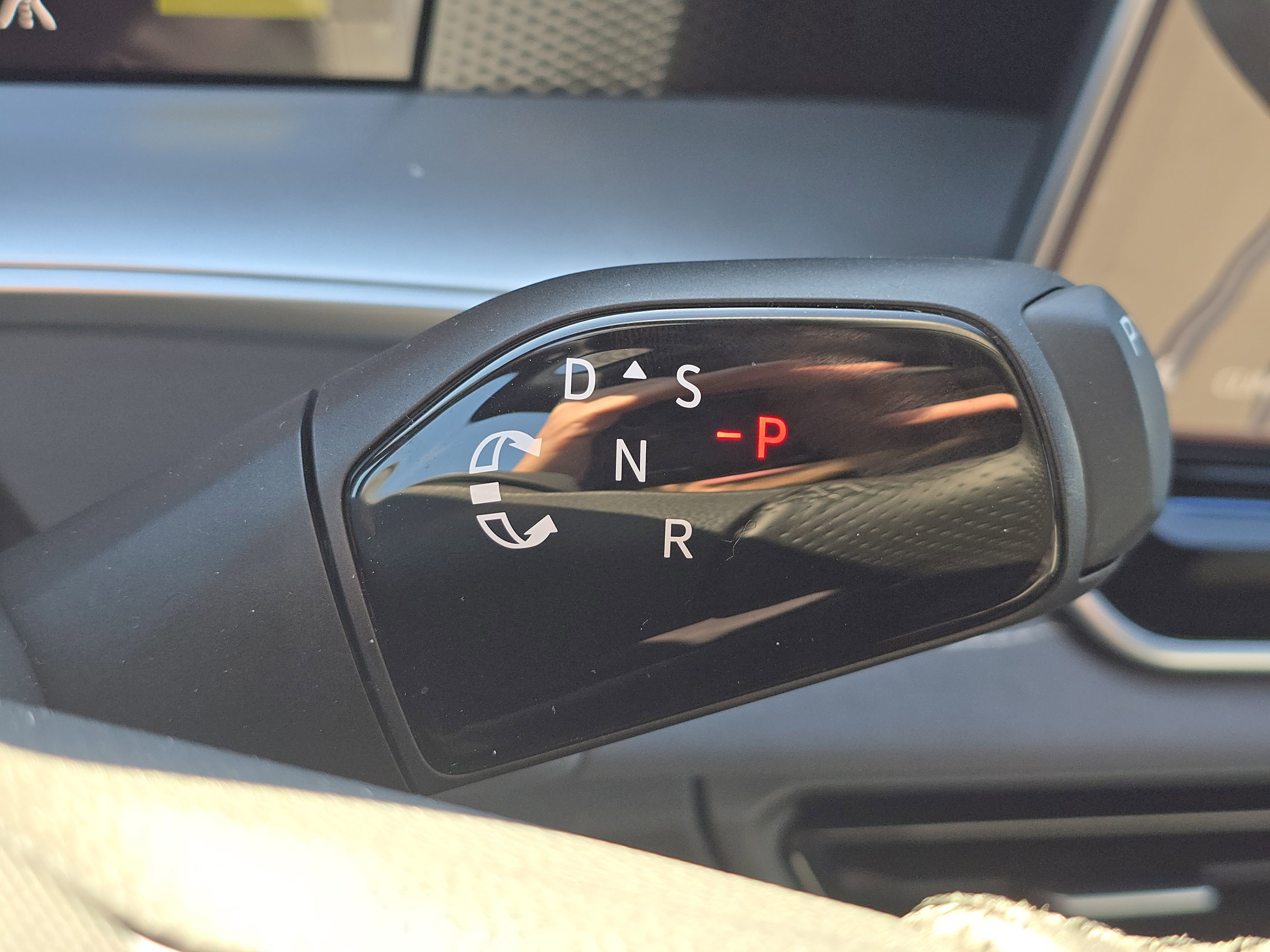 New 2026 Volkswagen Tiguan SE R-Line image 26