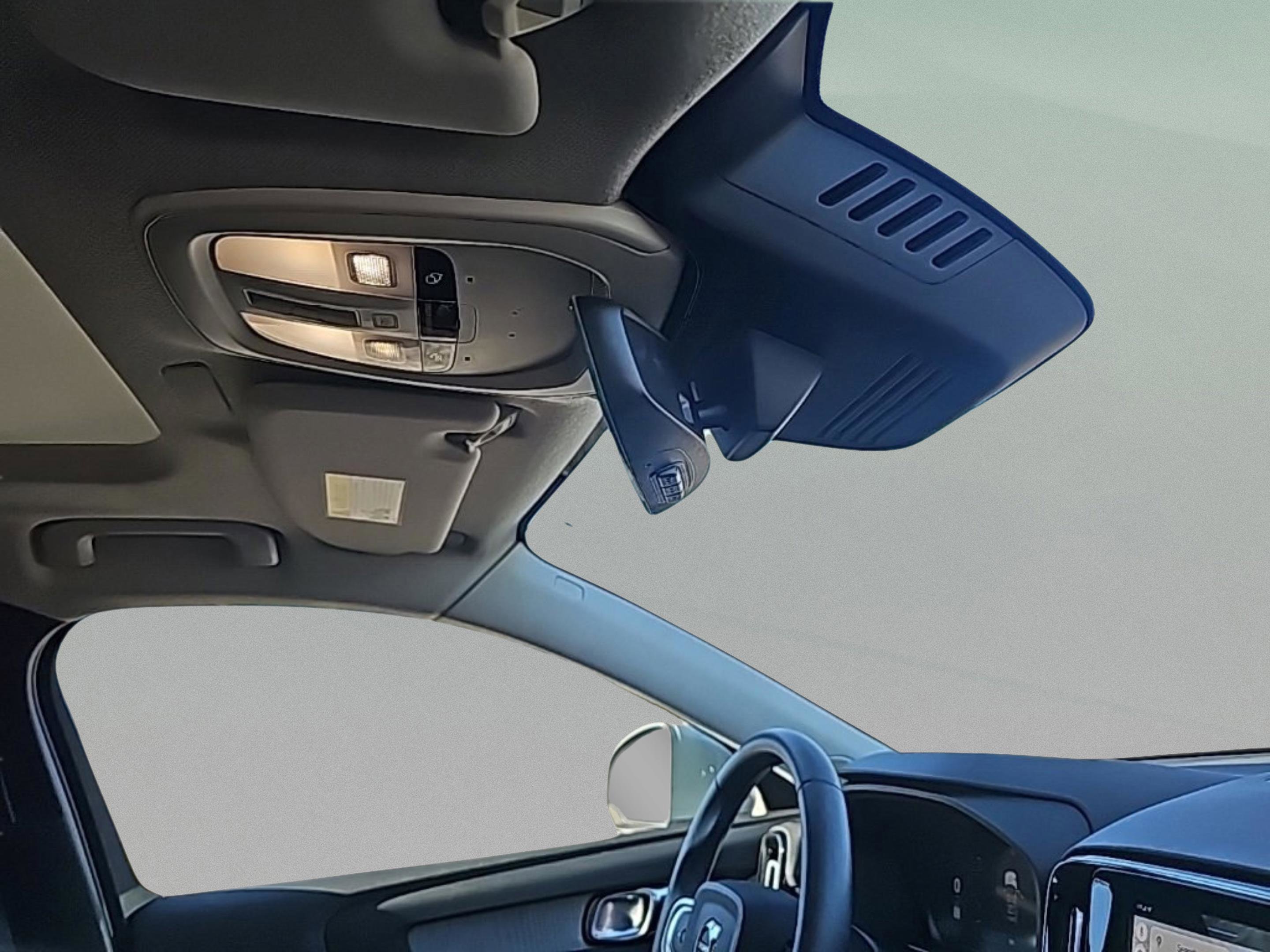 Used 2023 Volvo XC40 B5 Plus w/ Protection Package Premier image 38