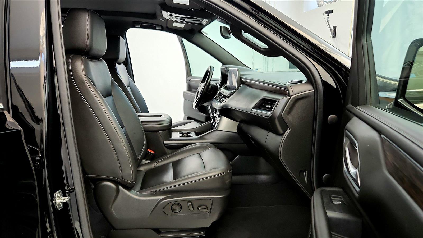 Used 2022 Chevrolet Tahoe LT w/ Luxury Package image 29